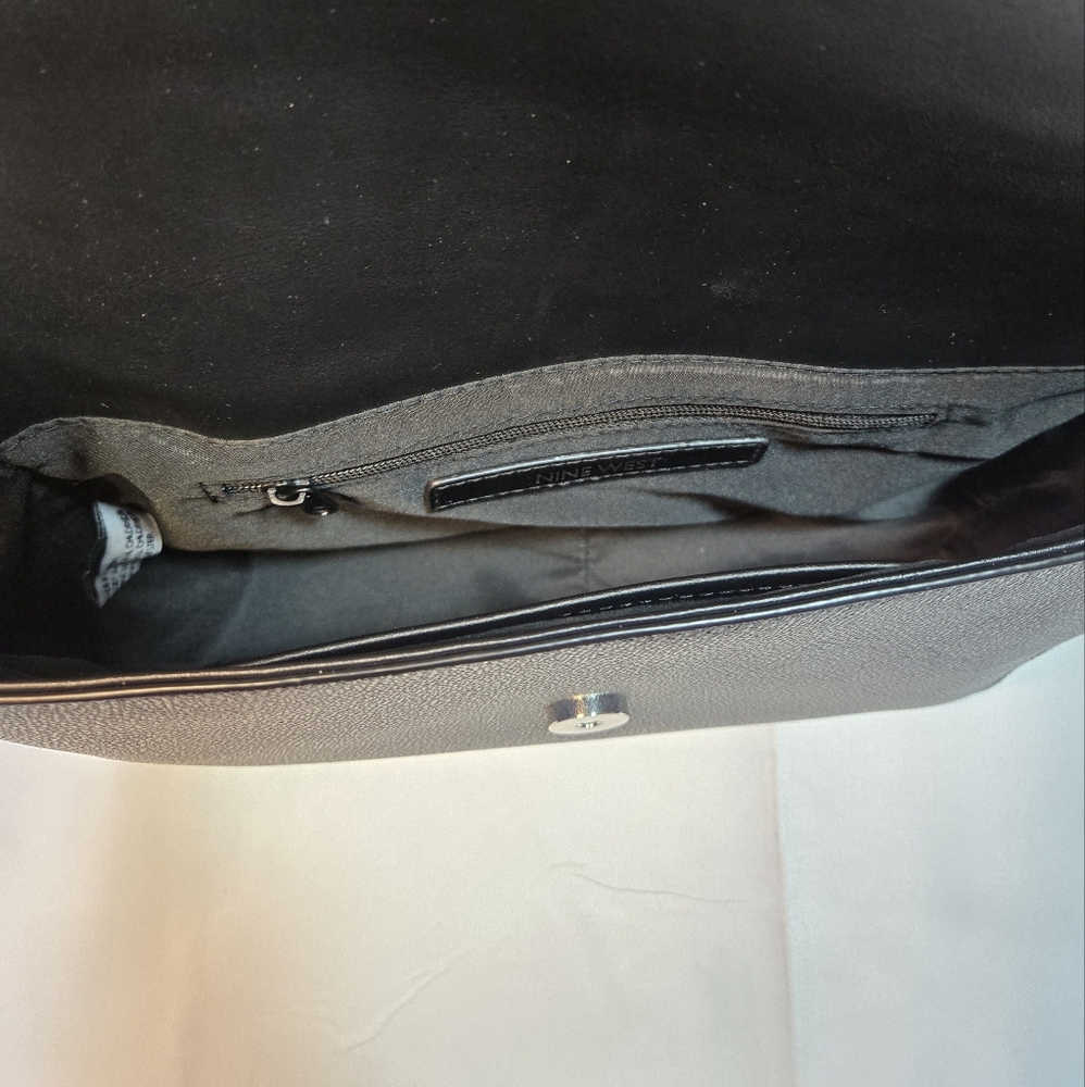 Nine West Black Crossbody Bag with Elegant Design and Adjustable Strap - Picture 5 of 8